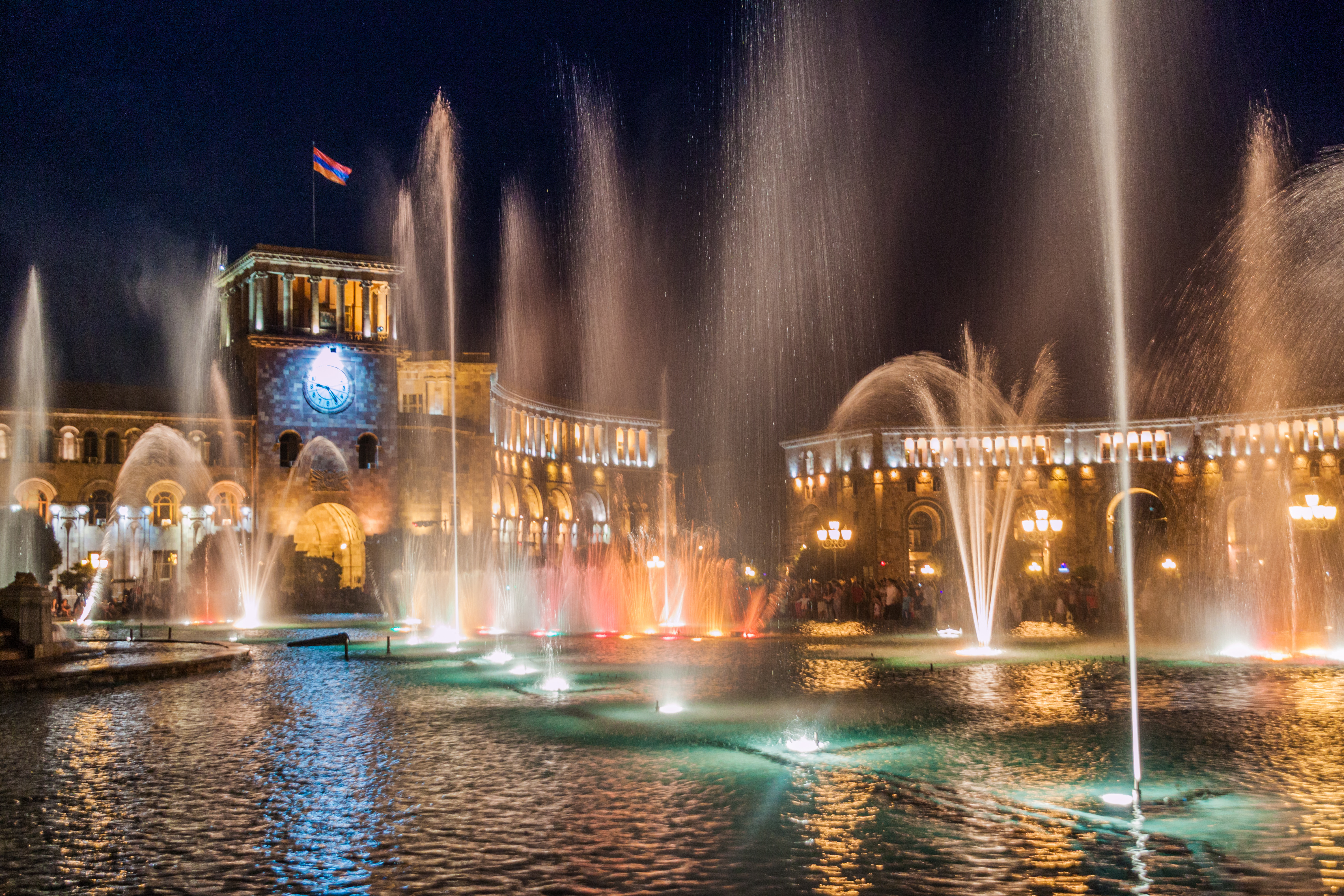 Jerevan námestie so spievajúcou fontánou